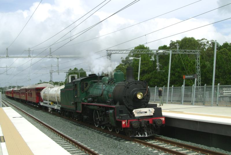 BB18.25 1079
BB18.25 1079 Q150 train through Beerburrum 2009
