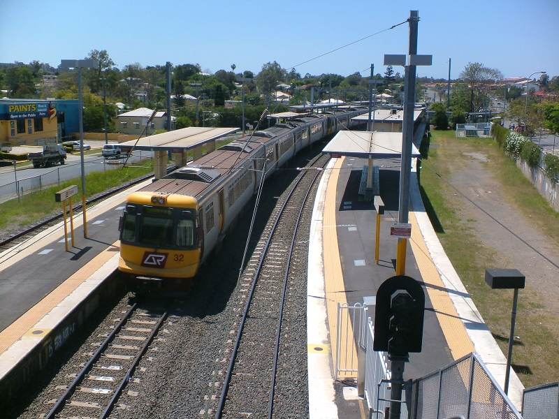 Darra of old
Darra EMU32 trailing down service departing, 2008.
