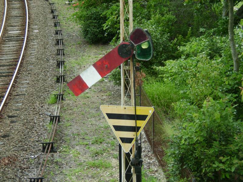 Signal at Ascot
One of the last semaphore signals on the network 2010.
