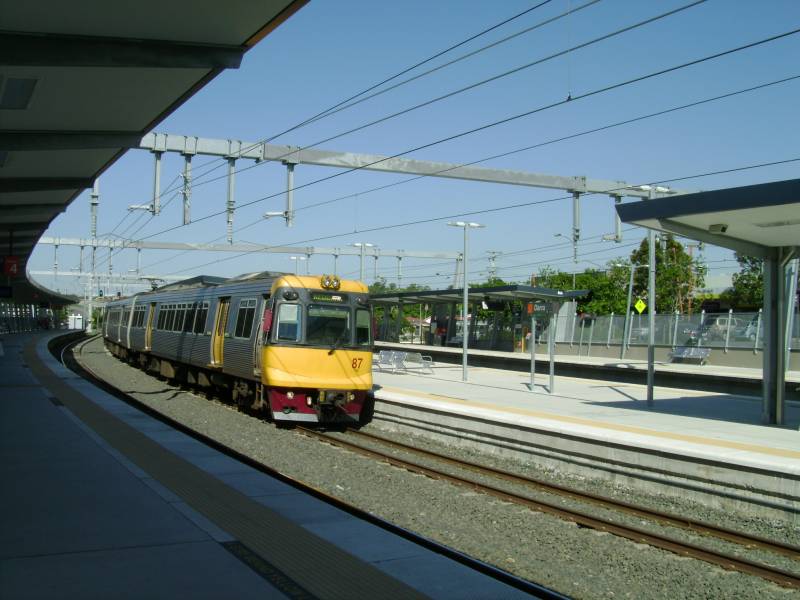 EMU 87 arriving at Darra
1st March 2011
