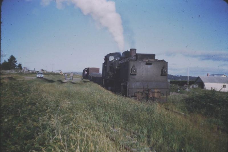 G41 at Weeaproinah
G41 shunting at Weeaproinah.
